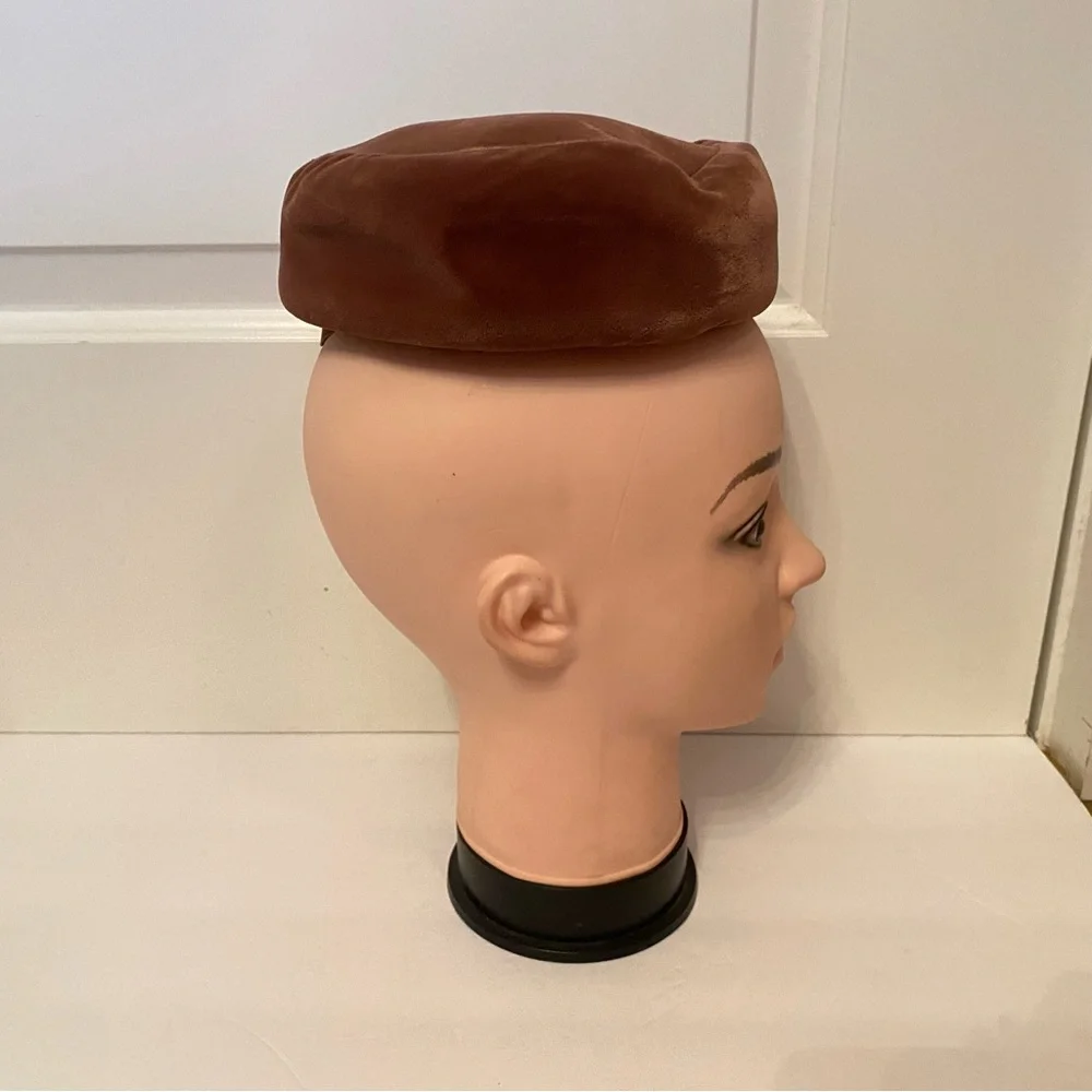 MADCAPS VINTAGE HAT PILLBOX BROWN PLUSH VELOUR FEEL ONE SIZE OS CHURCH MOB WIFE